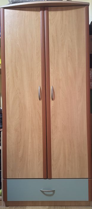 Двукрилен гардероб/легло и бюро