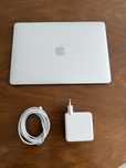 Macbook pro 2017 ssd 256 gb , i5 , 8 gb