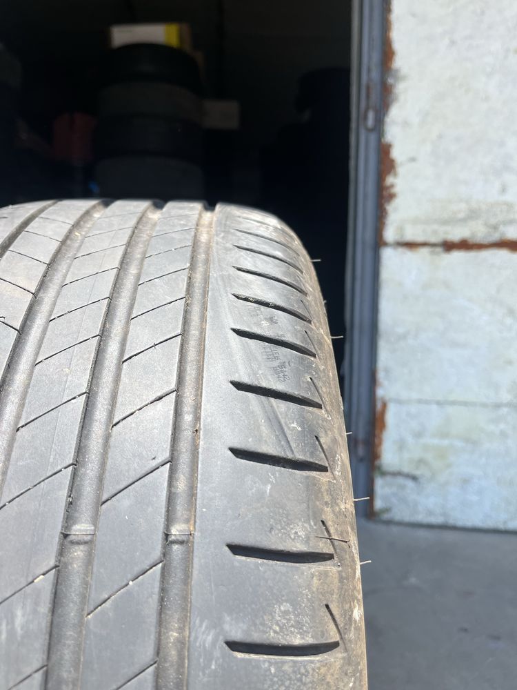 2 бр. летни гуми 225/40/18 Bridgestone DOT 4921 5+ mm
