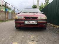 Opel vectra 1,8 jagdai jaksi...