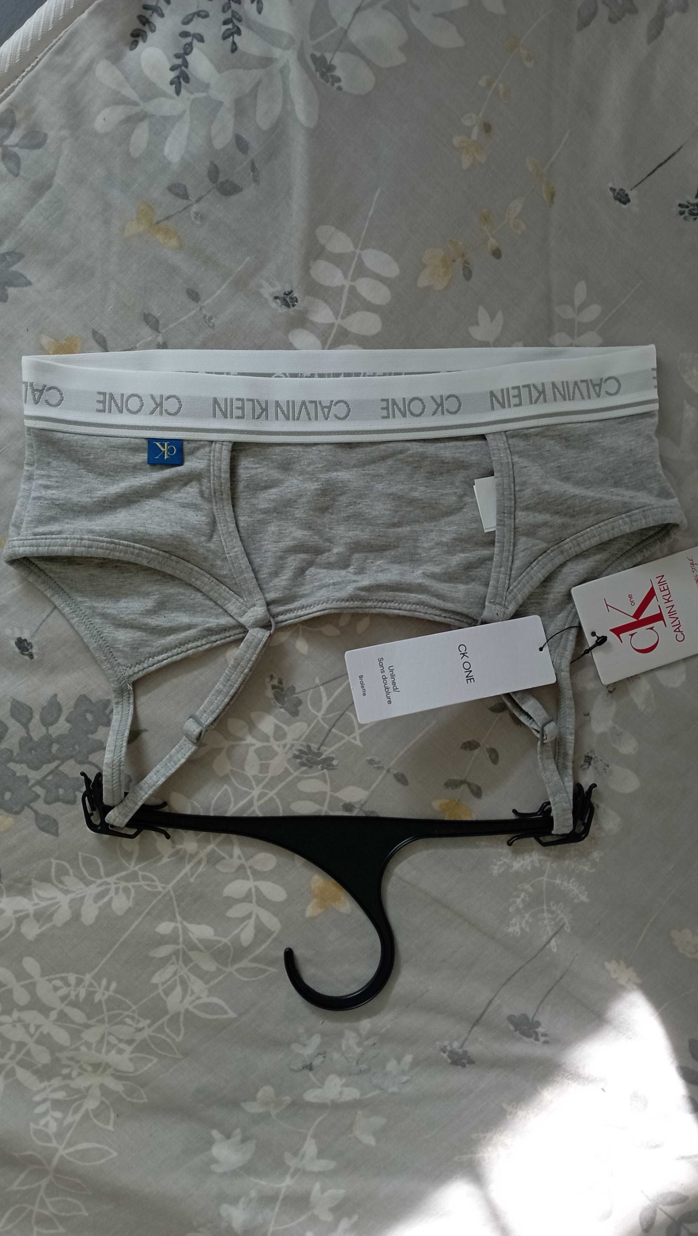 Сиво спортно бюстие на Calvin Klein