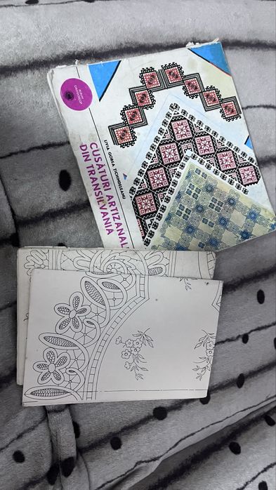 Carte broderie + doua planse