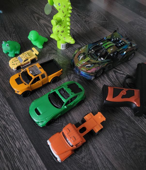 Продам железные машинки