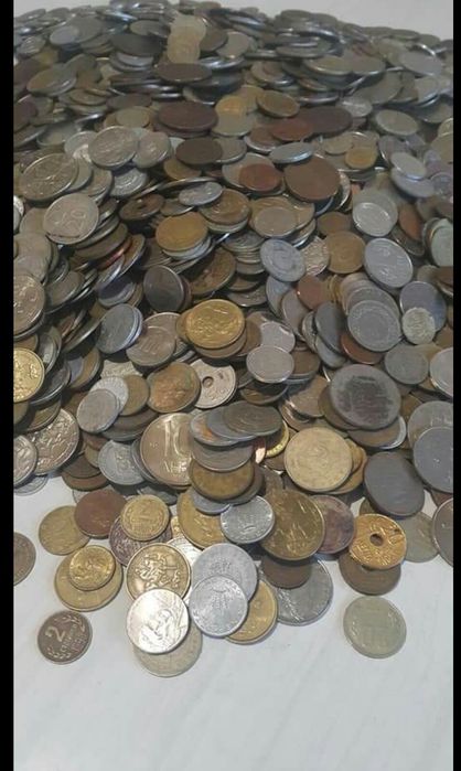 Монети всякакви 5000бр