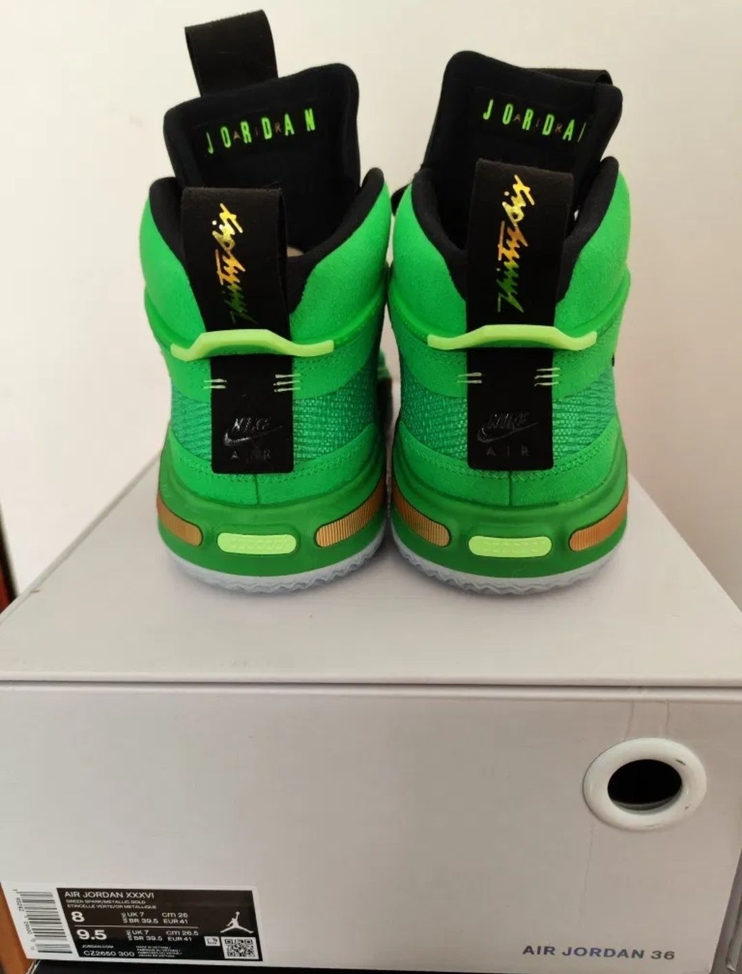 Vând /schimb Nike Jordan mărimea 41 (26cm).