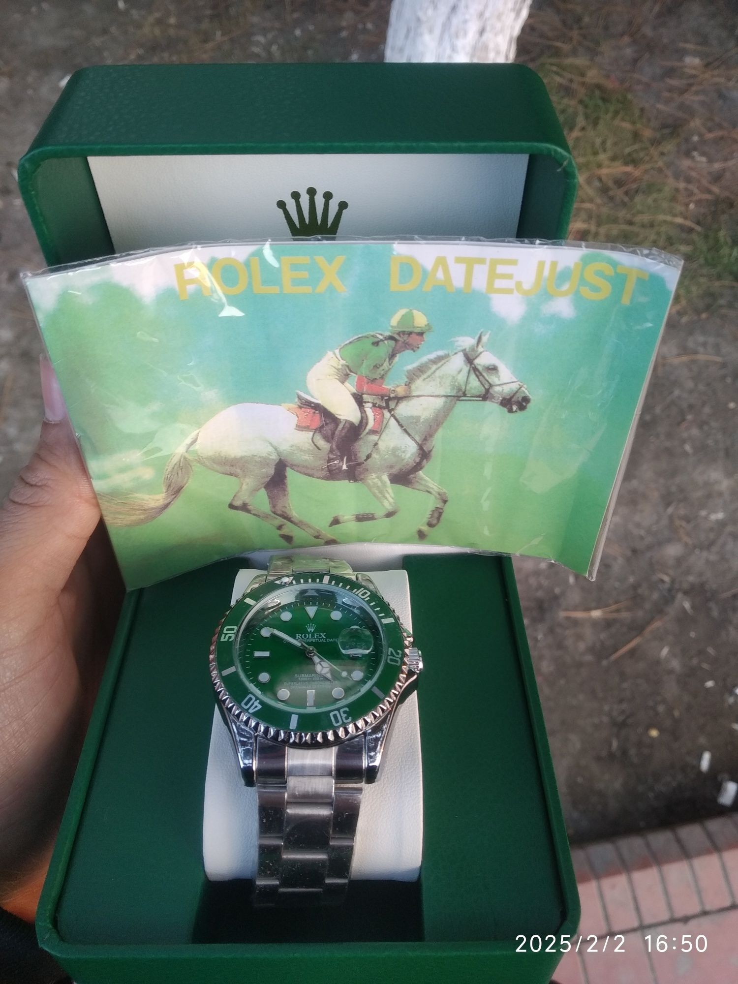Rolex yangi ishlatilmagan soat sotiladi