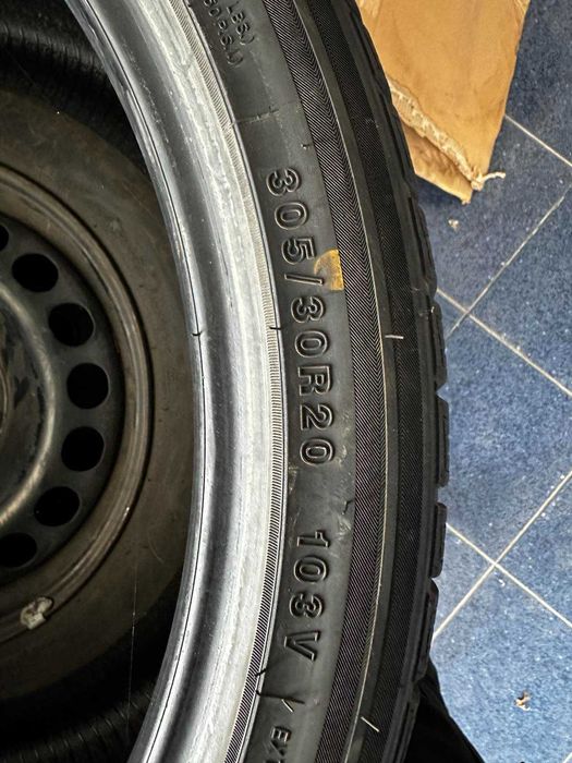Продавам зимен спорт пакет  GRIPMAX SUREGRIP 245/35/20 и  305/30/R20