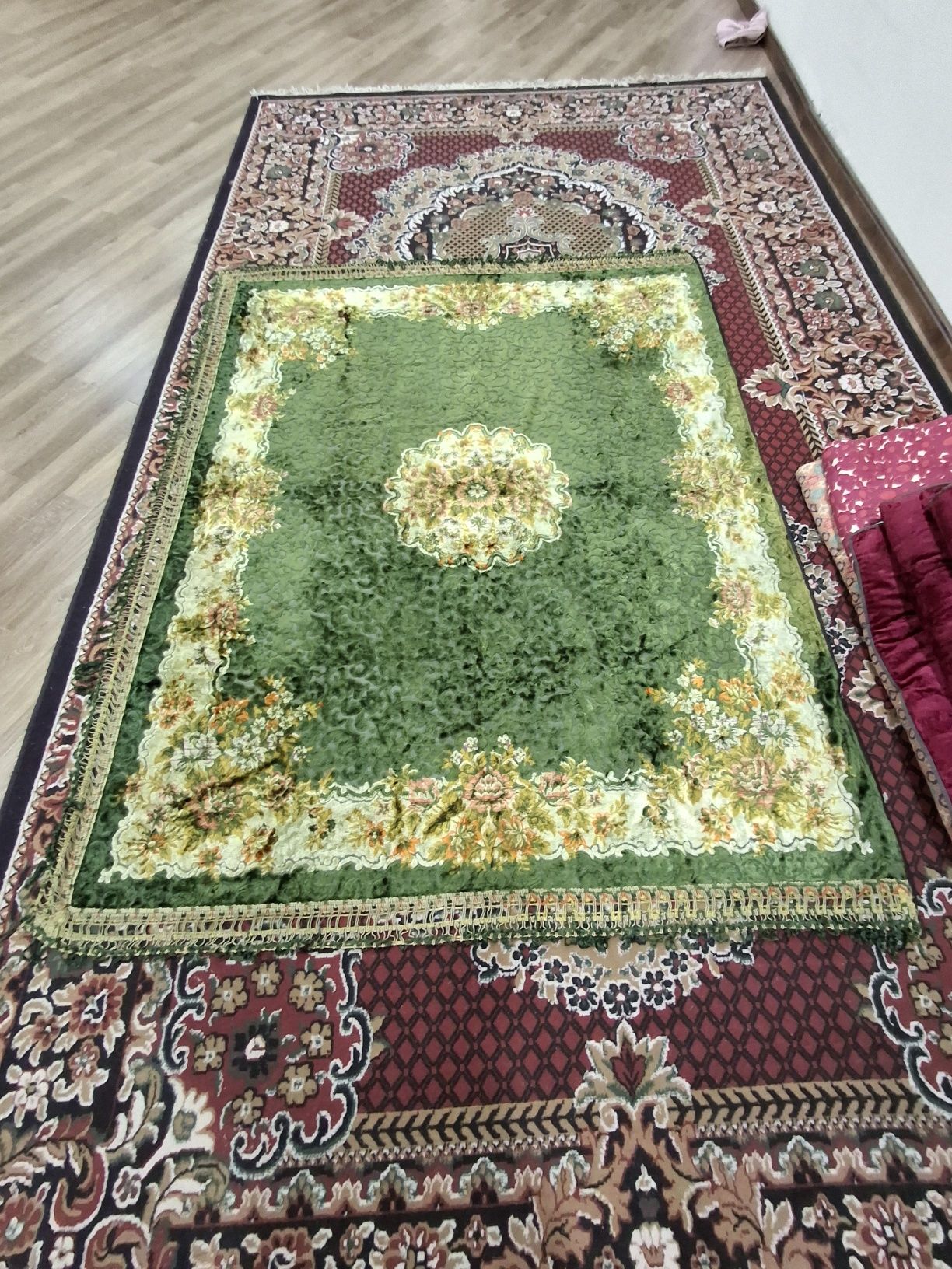 Албанский ковёр.