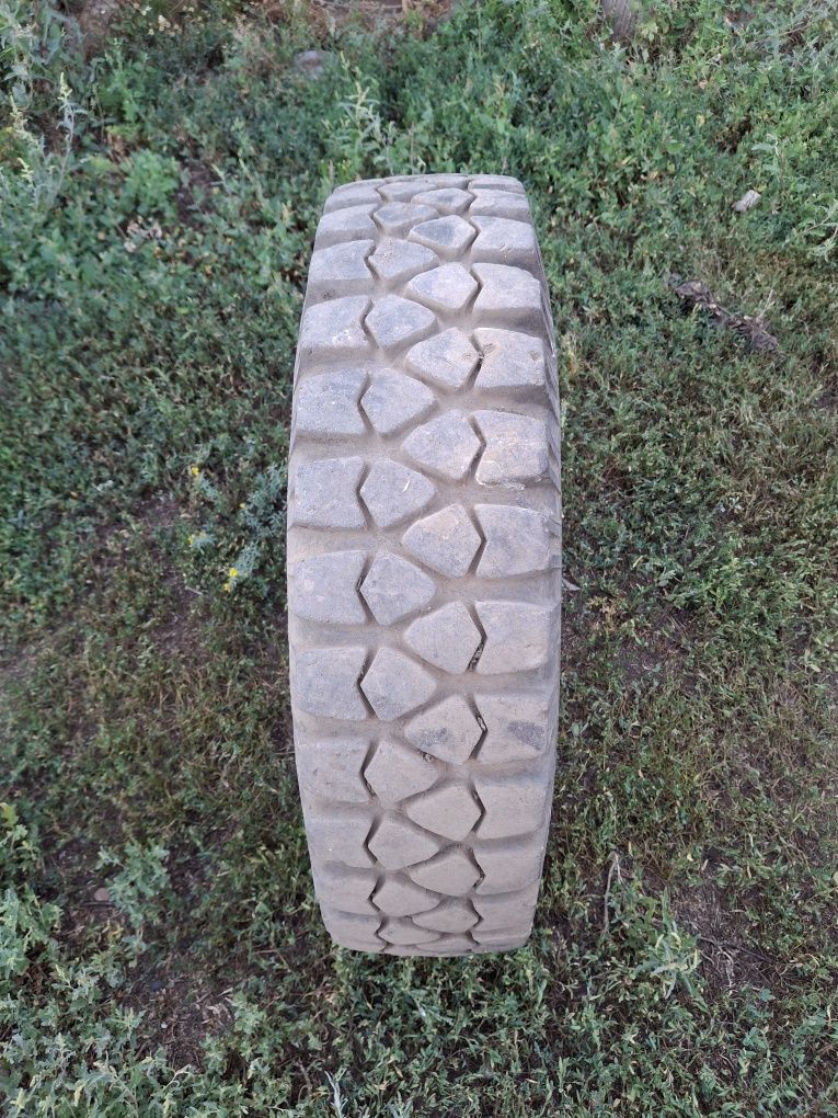 Продам шины на Уаз
