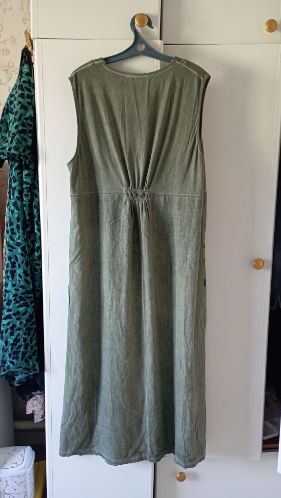 Продам женское  платье с кофтой 56р.