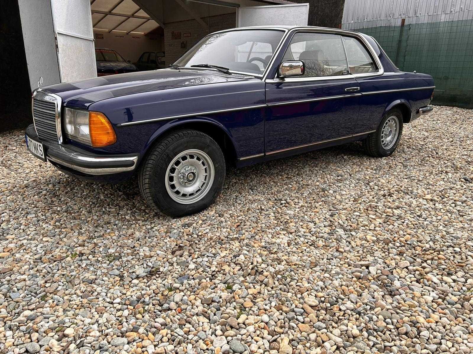 Mercedes-Benz W123 230CE Coupe Restaurat