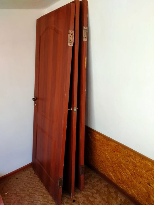 Двери межкомнатные, топса, замки, ручки все есть