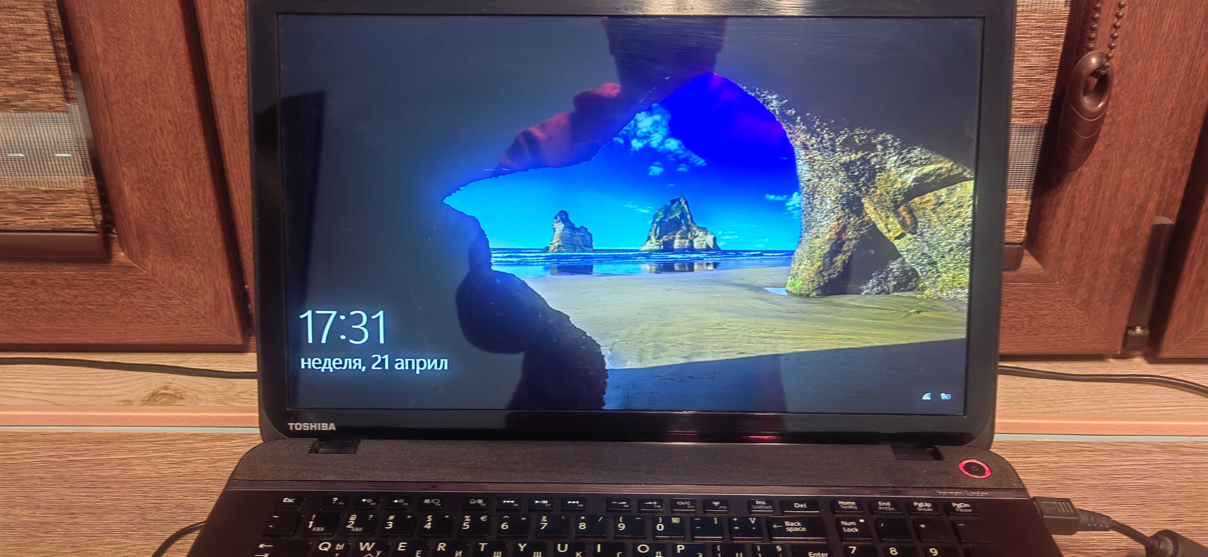 Гейминг лаптоп Toshiba Qosmio X500+Подарък