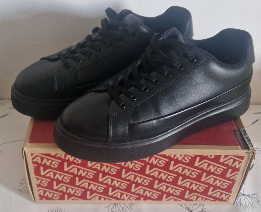 Vand pantofi ZARA 42