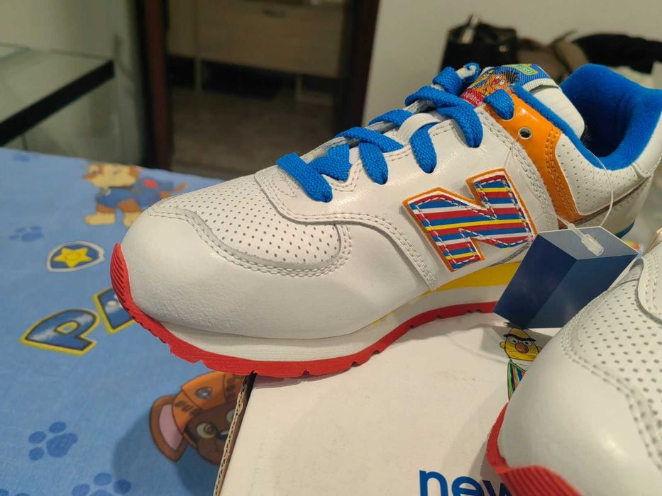 Маратонки New Balance улица Сезам