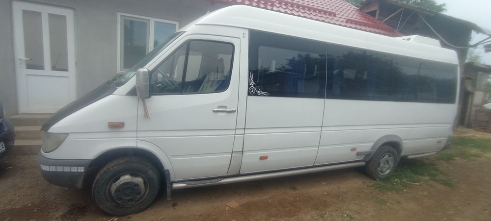 Vând microbuz de 15+1 locuri Mercedes-Benz Sprinter