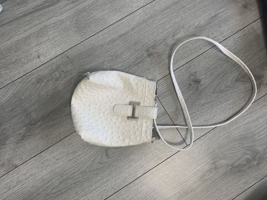 Чантu  Michael  Kors-150лв.Бяла-45лв. Coccinelle-120лв.