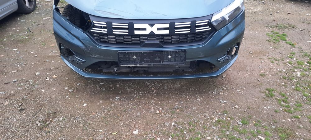 Предна броня дачия сандеро три.