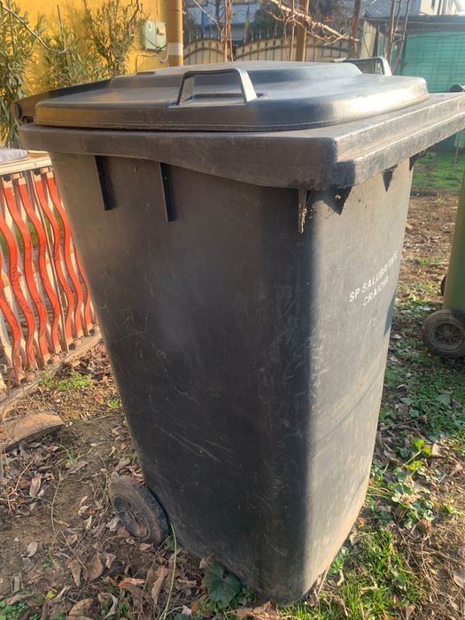 Pubela gunoi folosita