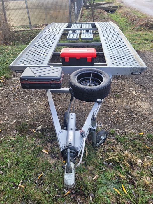 De vânzare platforma