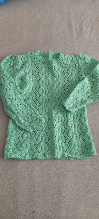 Пуловери ръчно изплетени