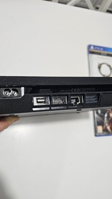 PlayStation 4 Slim 500gb 2 manete+4 jocuri!!!
