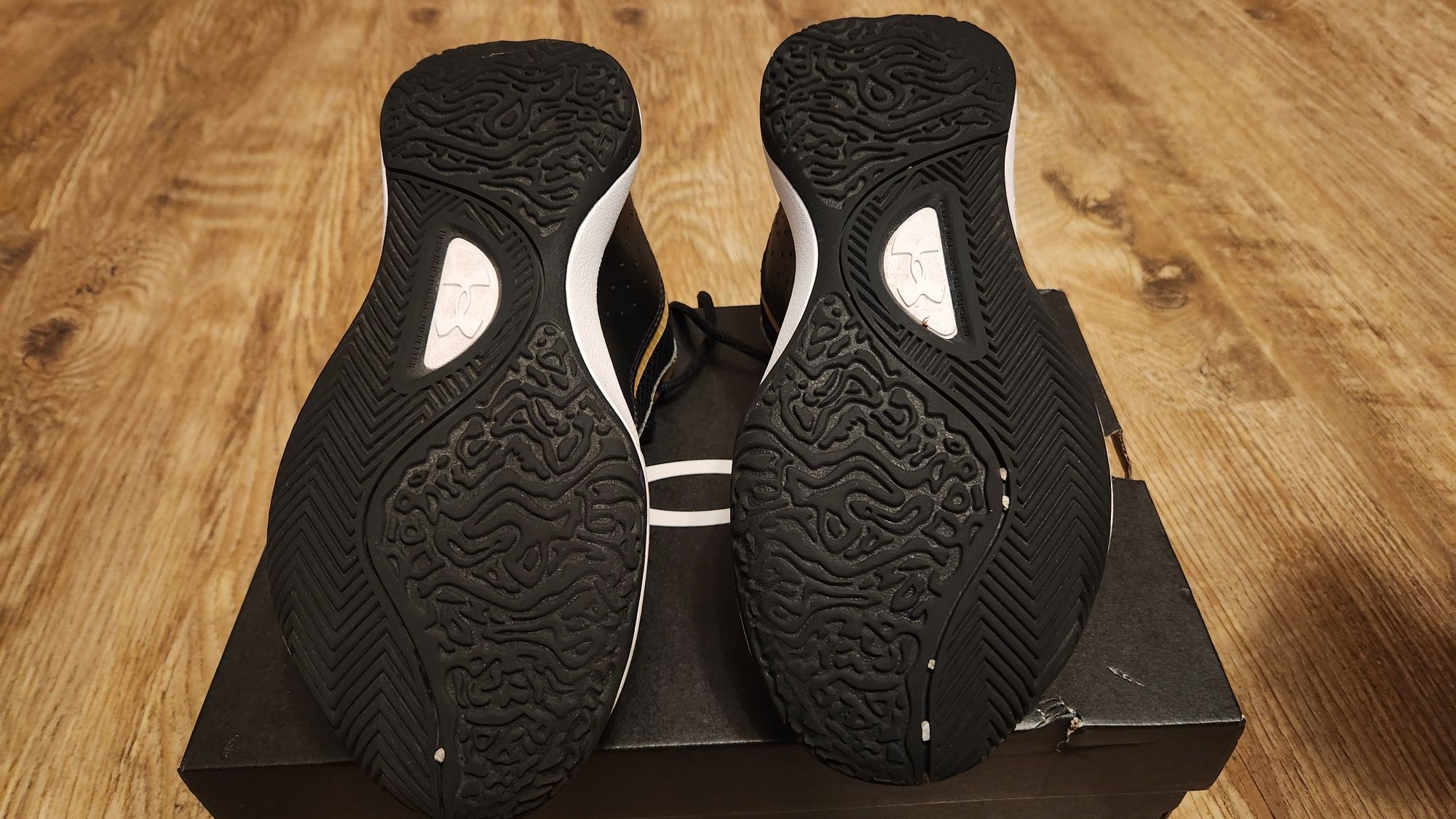 Under Armour размер 40