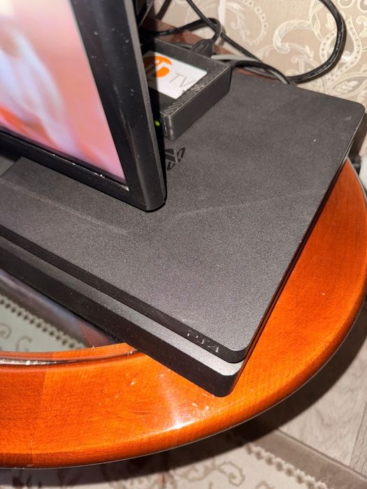 в продаже ps4 slim