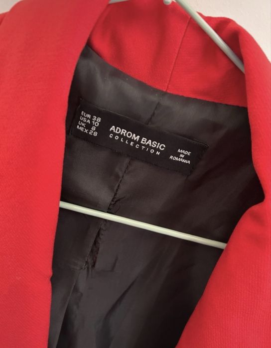 Sacou roșu nou fară eticheta