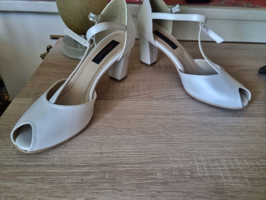 Rochie mireasa în stare impecabila curățată profesional