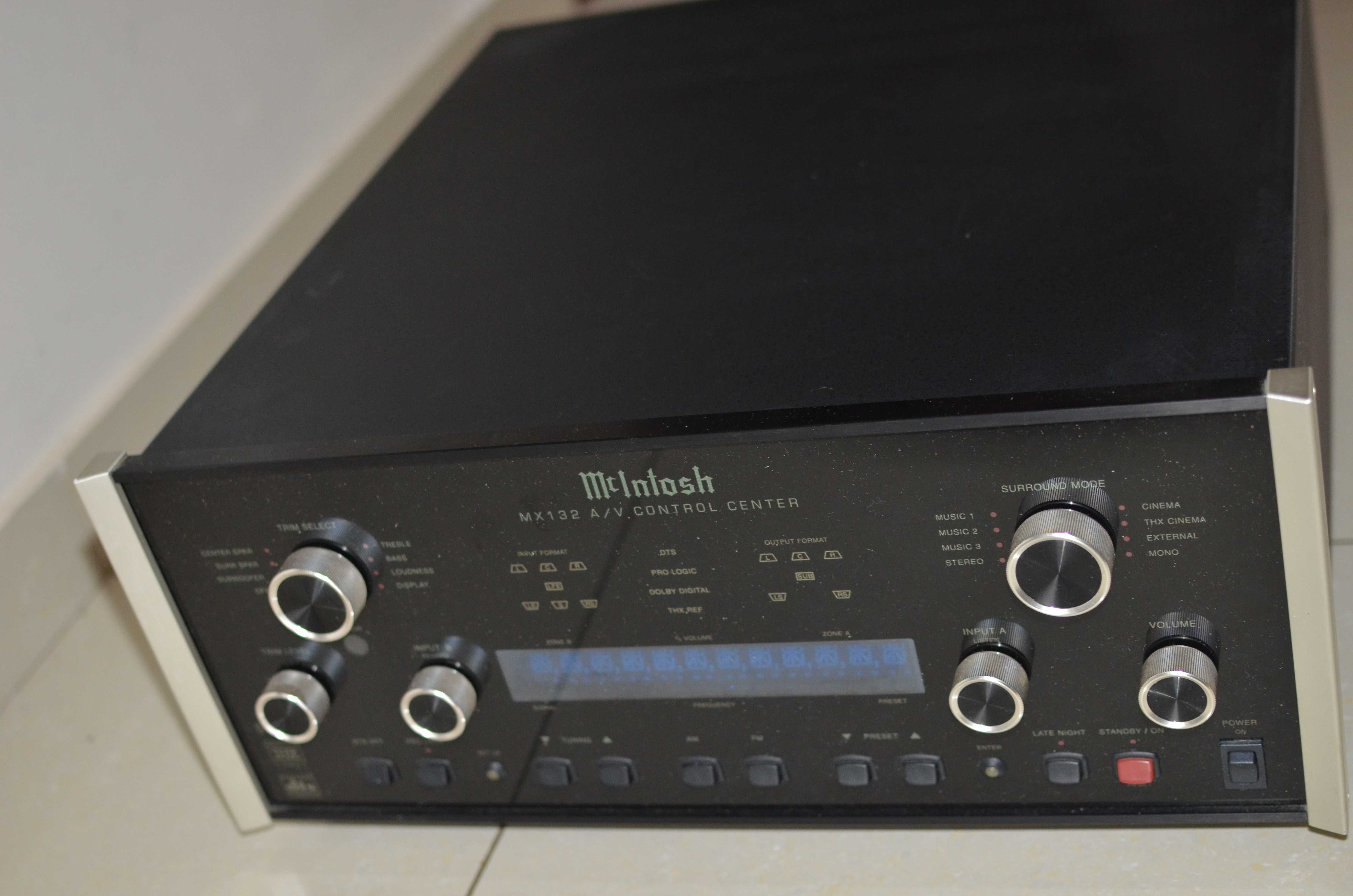 Preamplificator cu tuner integrat Mcintosh MX132