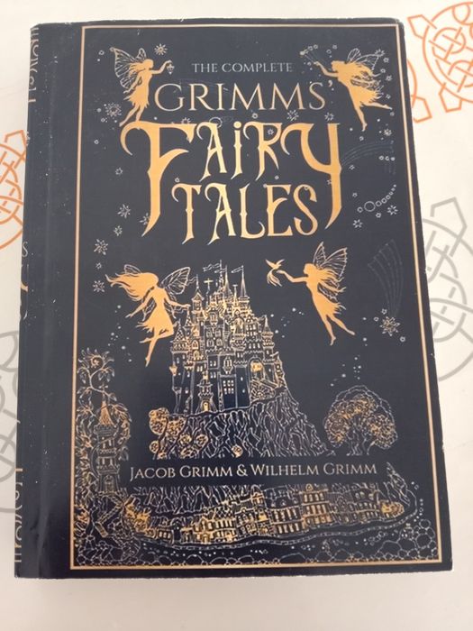 Продам книгу сказки Братьев Гримм 509 страниц