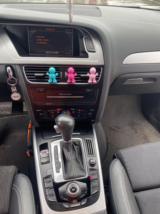 Audi a4 b8 2.0 TDI s -line automat Full led

Model: A4
Capacitate moto