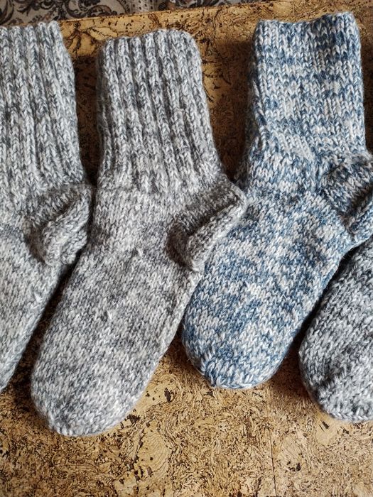 Продаем взрослые, детские шерстянные вязанные носки ,тапочки.Самовывоз