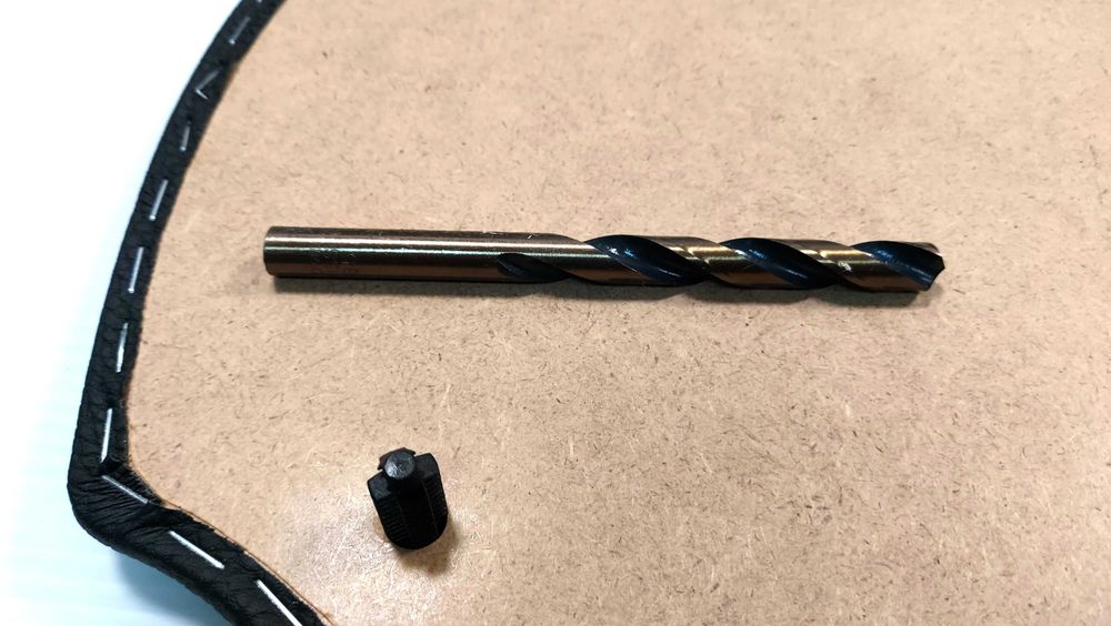 Кожени кори за врати V8 СКАНИЯ R/P/G с бродирано лого различни цветове