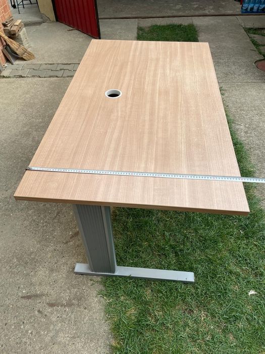 De vânzare trei birouri