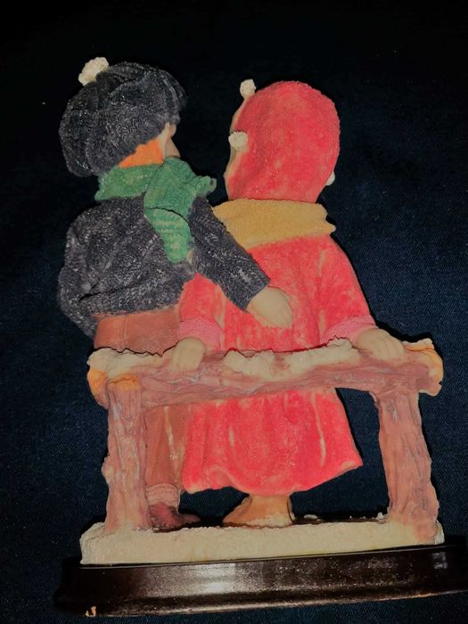 фигурка момче и момиче