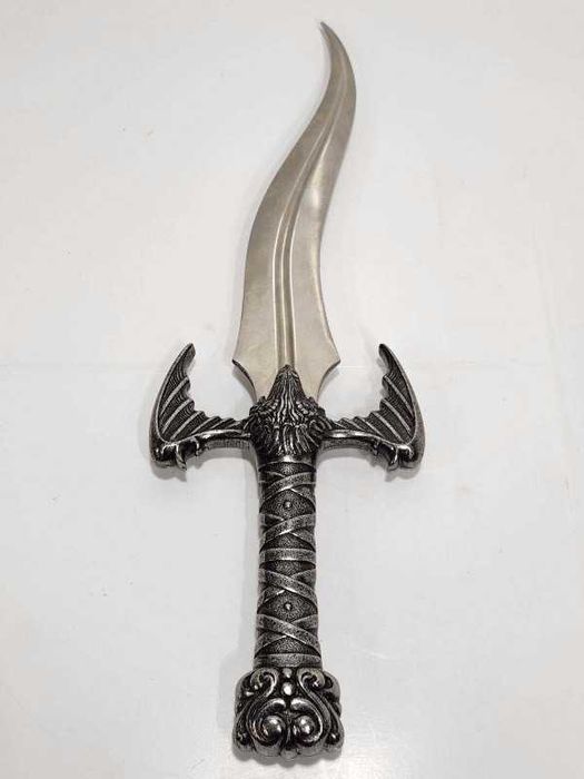 Продавам кама/книжал/меч