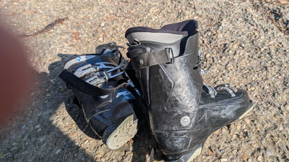 Vând 1 x ski și 2 x perechi de clapari