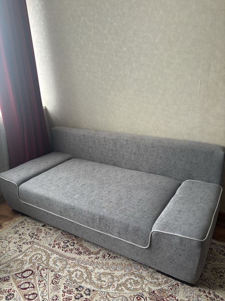 Продам почти новый диван