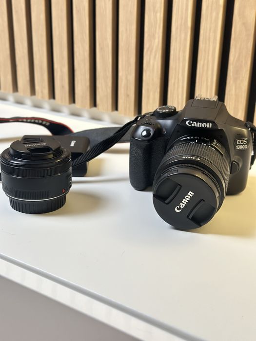 Aparat foto DSLR Canon EOS 1300D + 2 obiective (18–55mm & 50mm)