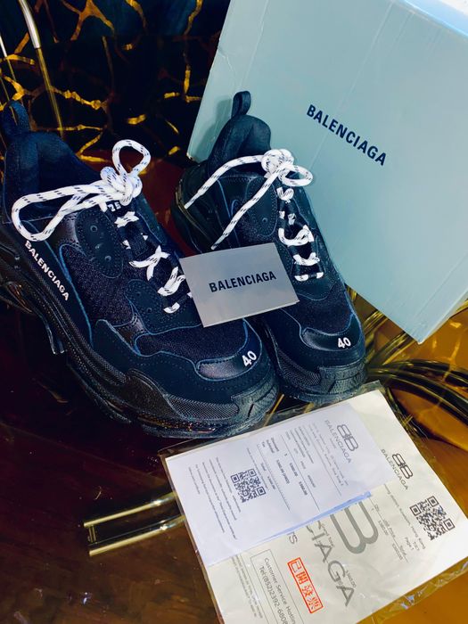 Balenciaga ,noi nouti , nu au fost purtati niciodat