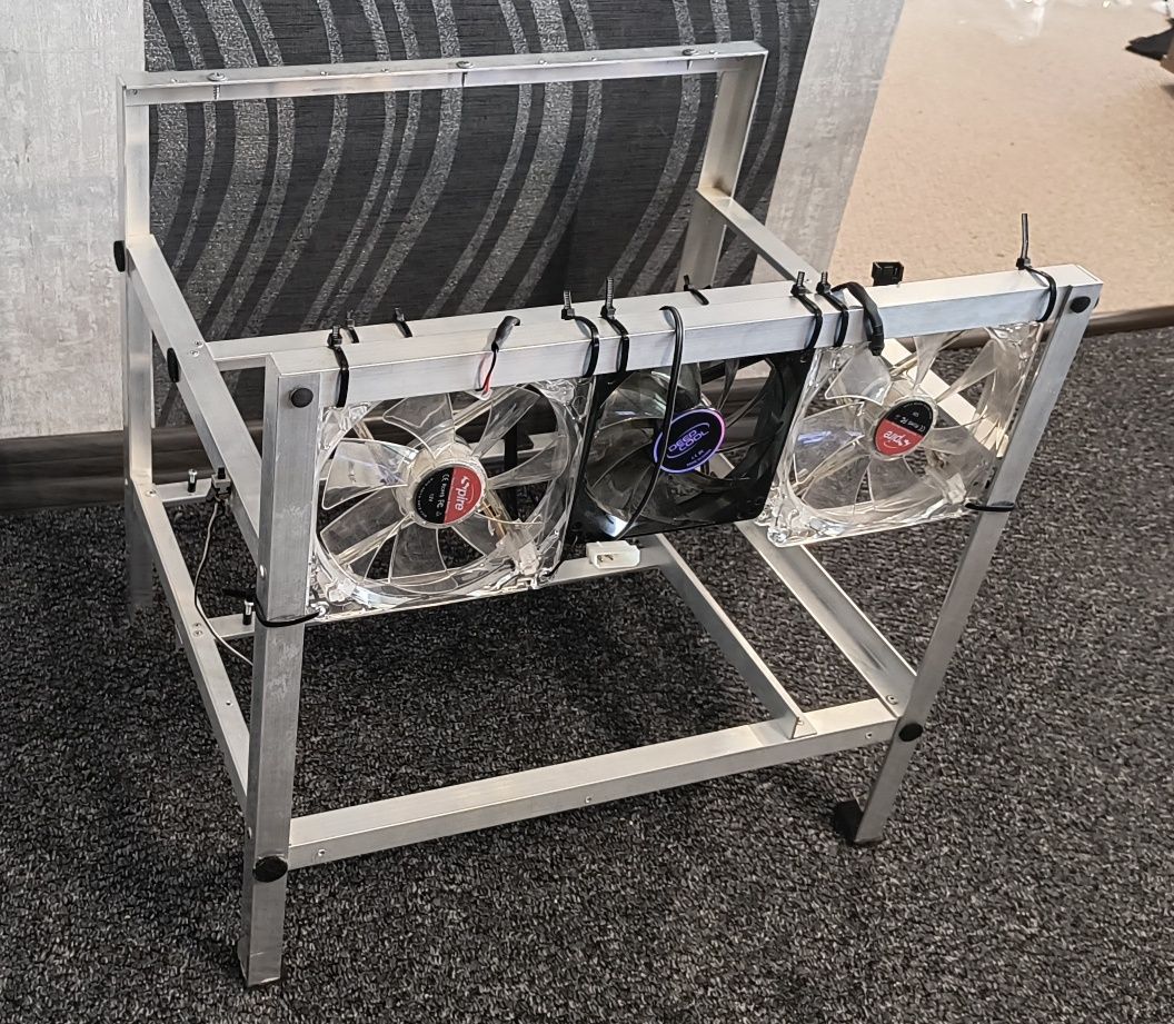 Стойка за rig. Алуминиева рамка за майнинг риг
