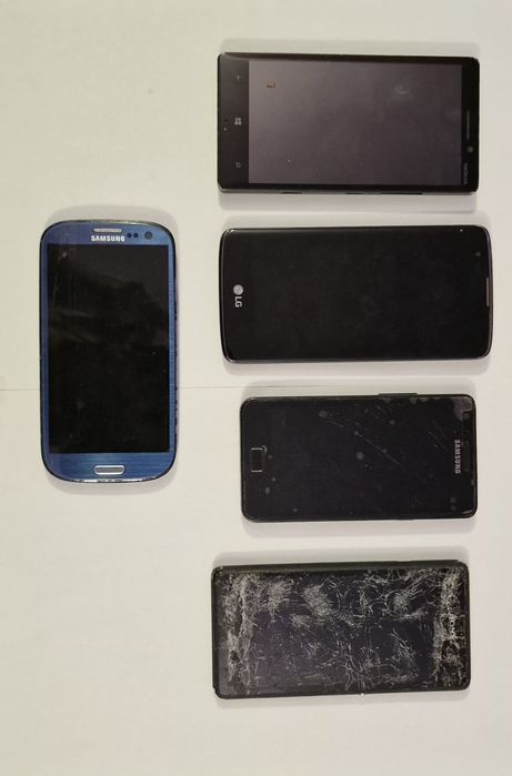 Lot 5 Telefoane Mobile pentru Piese / Reparații (Nokia, LG, Samsung, S