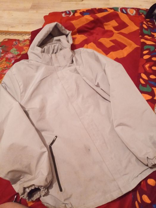 Продам ветровку серая мужская 54 размера осенний по цене 4000₸