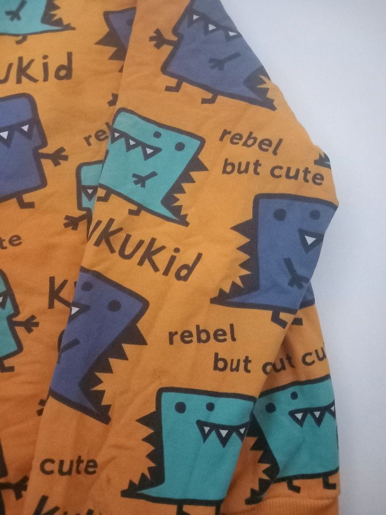 Vând bluza pentru copii de 9-10 ani
