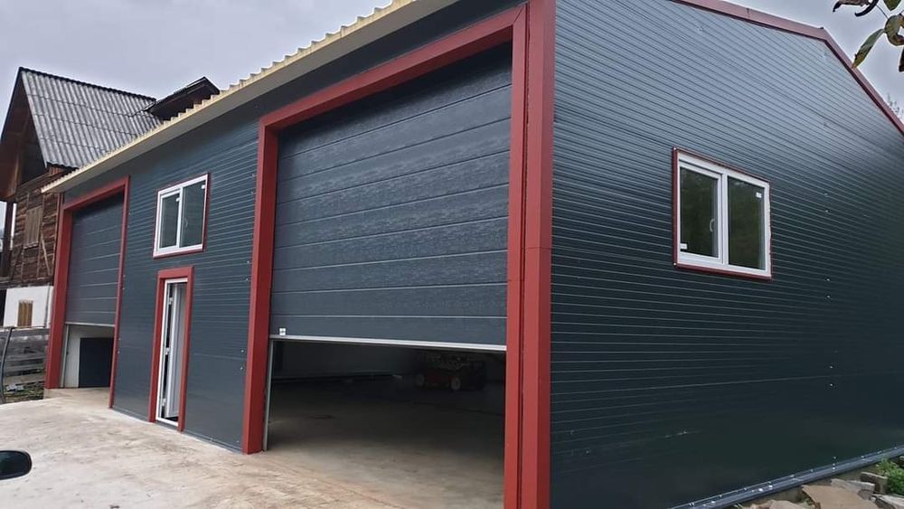 Vand hala pe structura metalica invelita cu panouri sandwich cu fatada