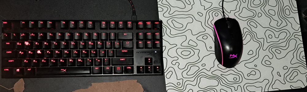 Сетап из клавиатуры, мышки и коврика