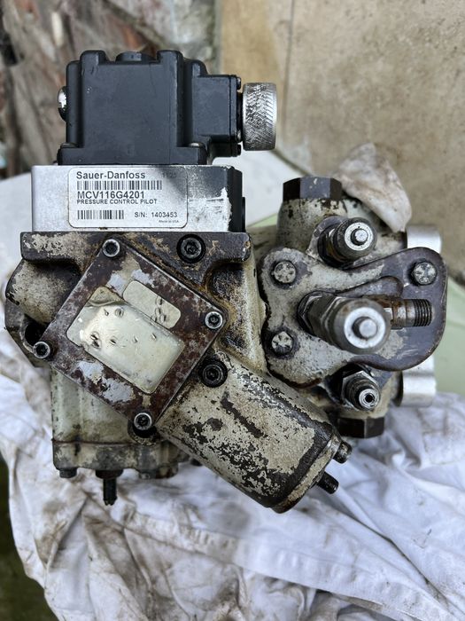 Продавам хидравлична помпа Sauer-Danfoss.