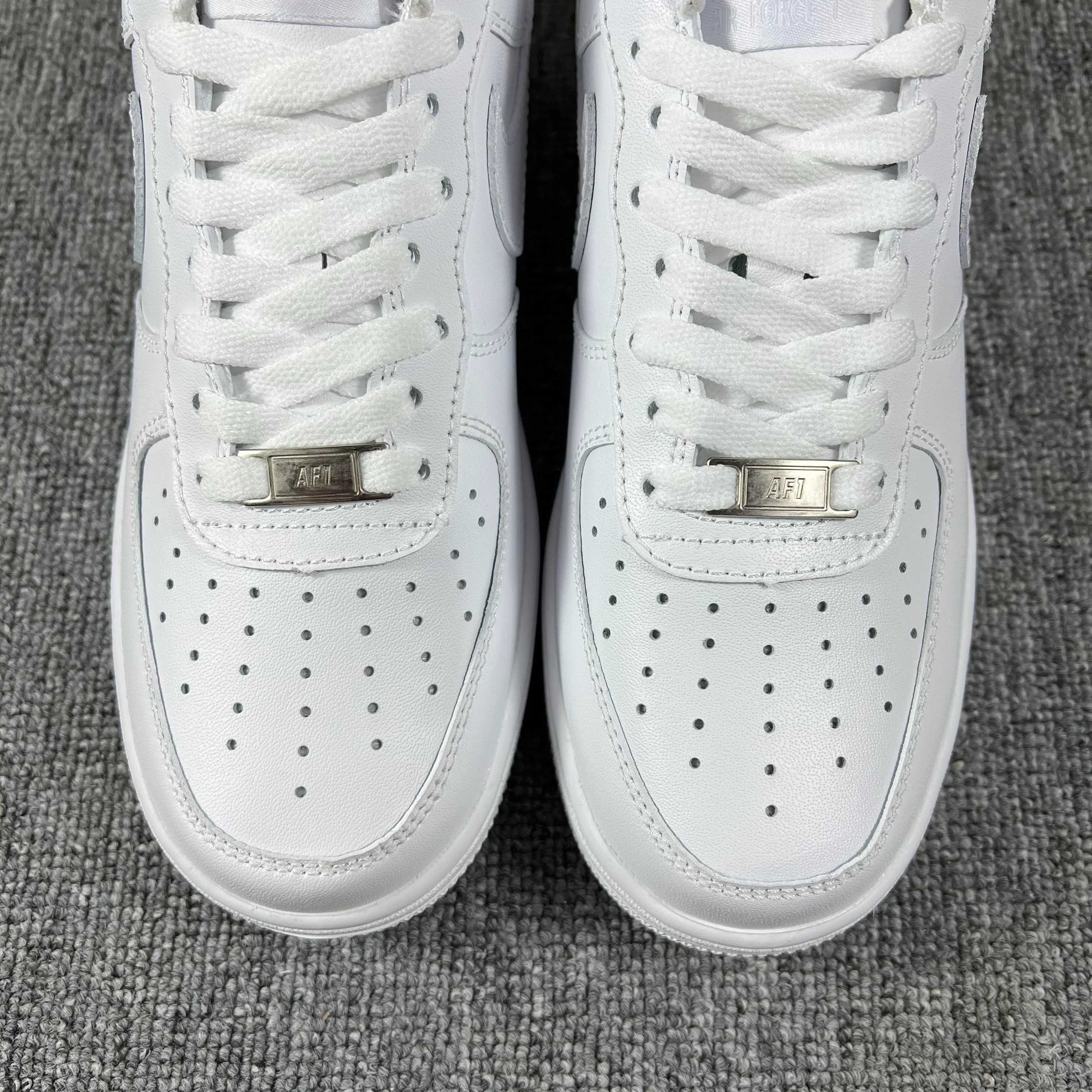 Nike Air Force 1 Triple White / No Box